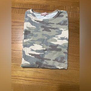 Faded Rose Camo Kids Shirt - Size L - Trendy & Stylish
